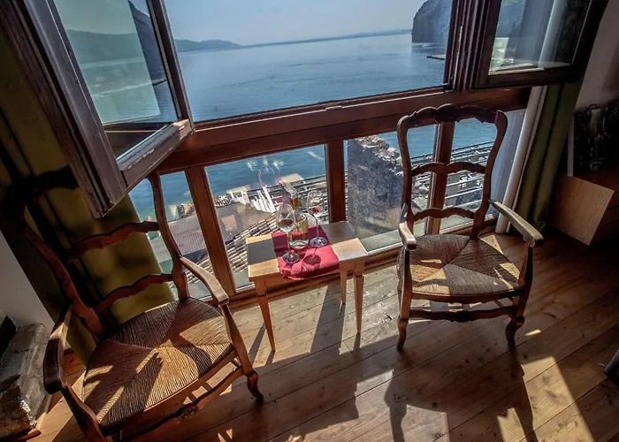 דירה Clementina Romantisches Mit Seeblick By Interhome טיניאלה
